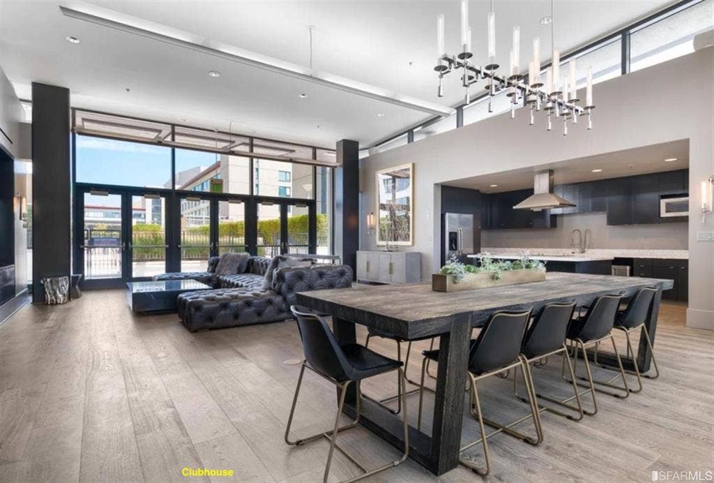Nr SF Caltrain - Master Bed & Bath