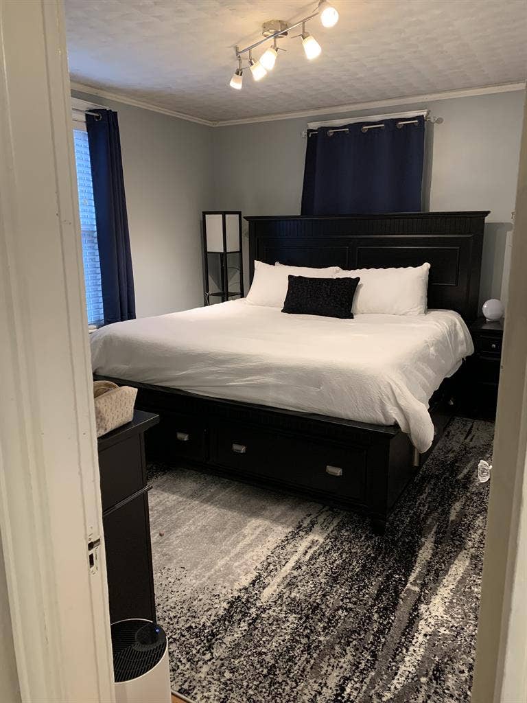 Oak Square needs a roommate