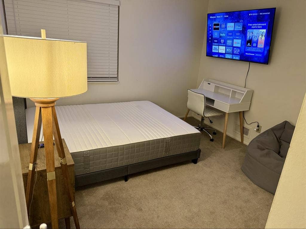 TROY / NO DEPOSIT AND AUGUST FREE