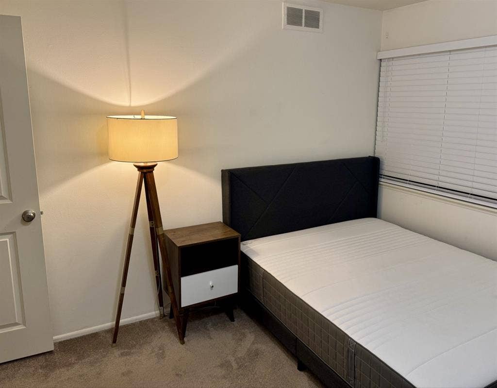 TROY / NO DEPOSIT AND AUGUST FREE