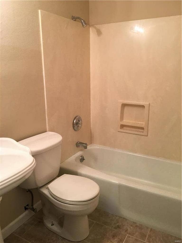 3 Beds 2 Baths Rental in Ridgewood