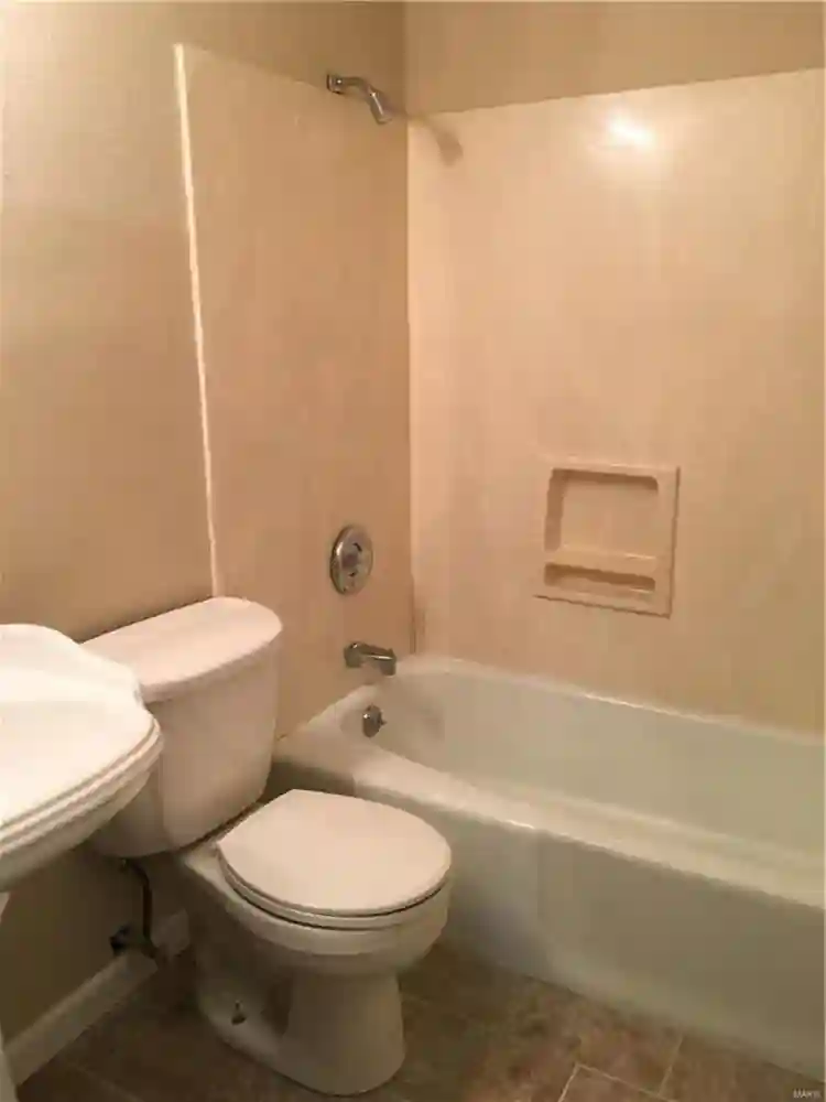 3 Beds 2 Baths Rental in Ridgewood