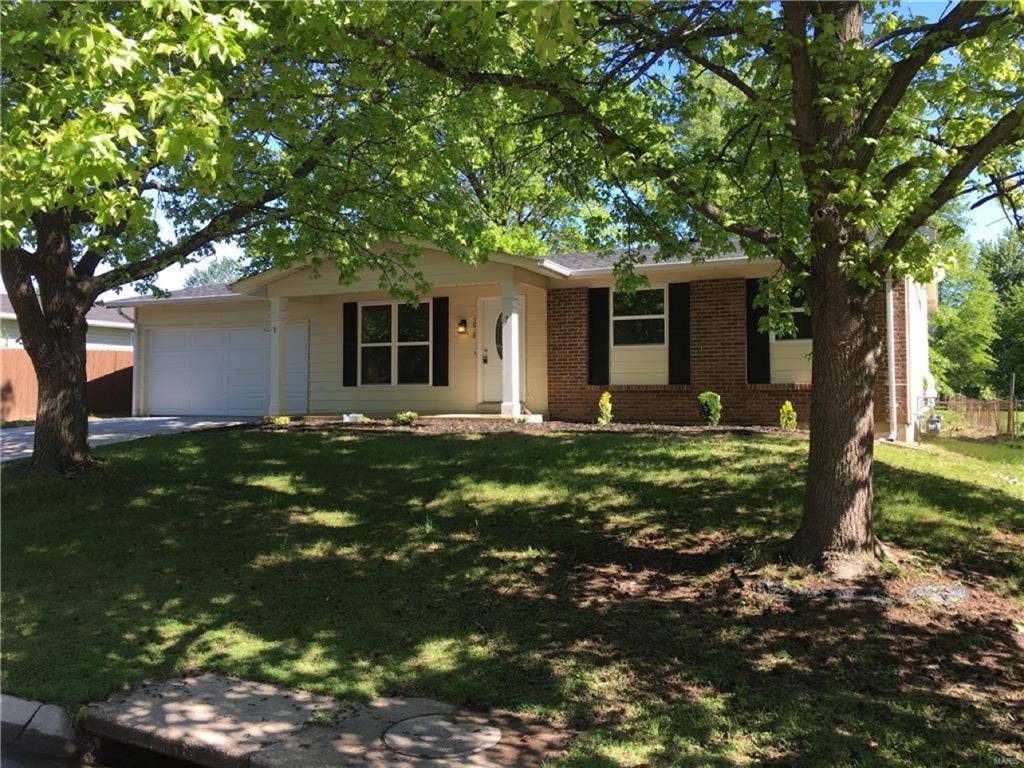 3 Beds 2 Baths Rental in Ridgewood