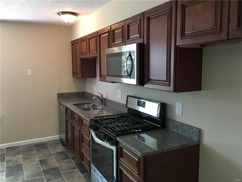 3 Beds 2 Baths Rental in Ridgewood