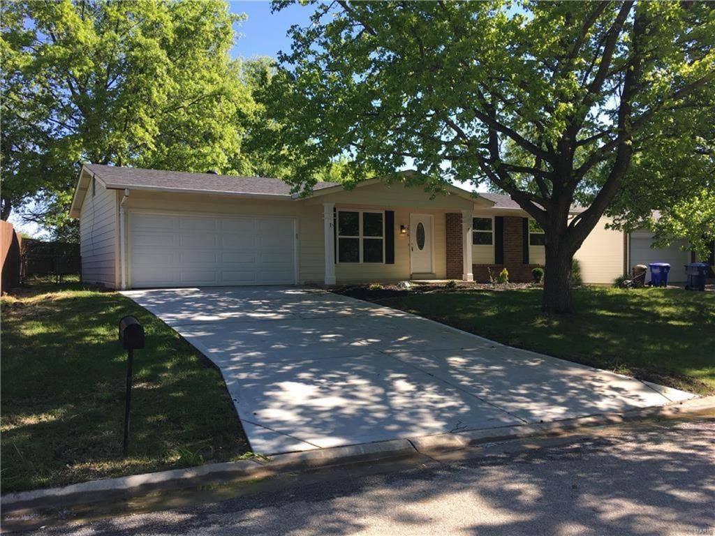 3 Beds 2 Baths Rental in Ridgewood