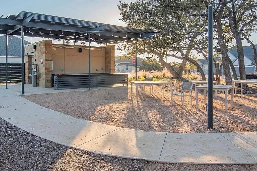 5 BR in Leander