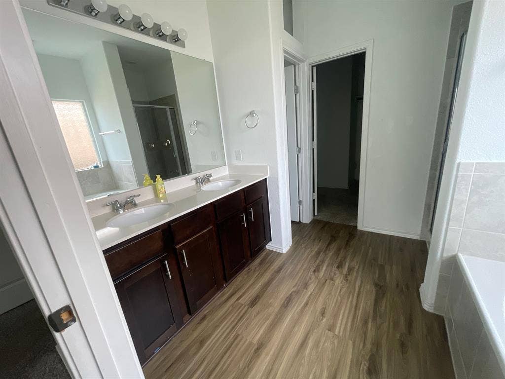 5 BR in Leander