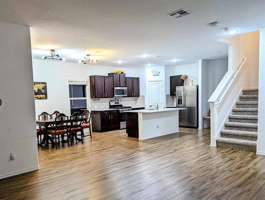 5 BR in Leander
