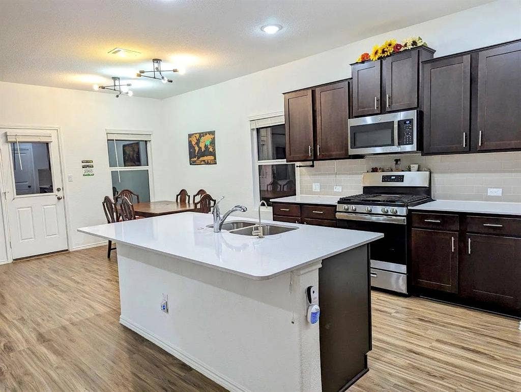 5 BR in Leander