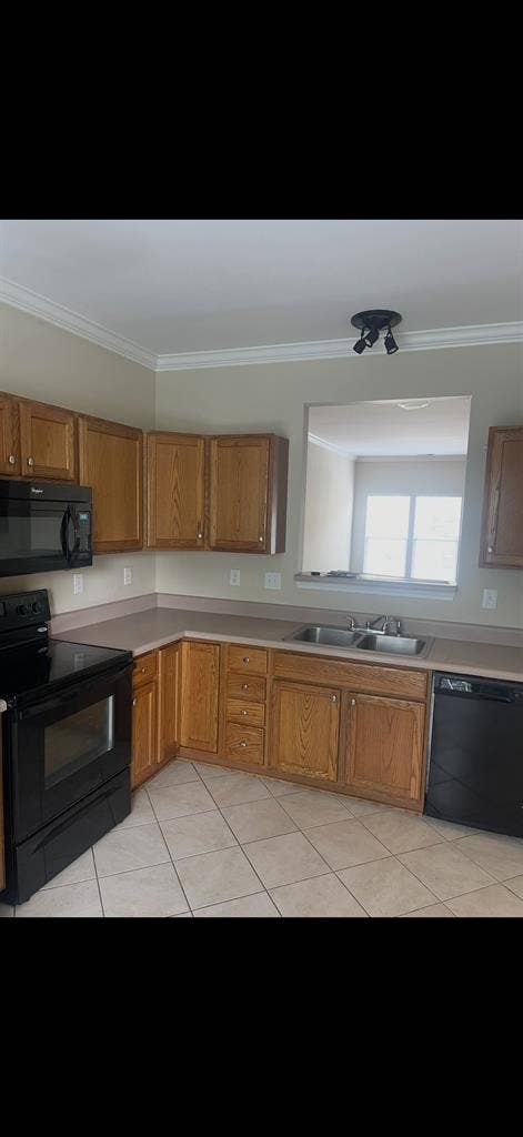 3 BR in Huntersville