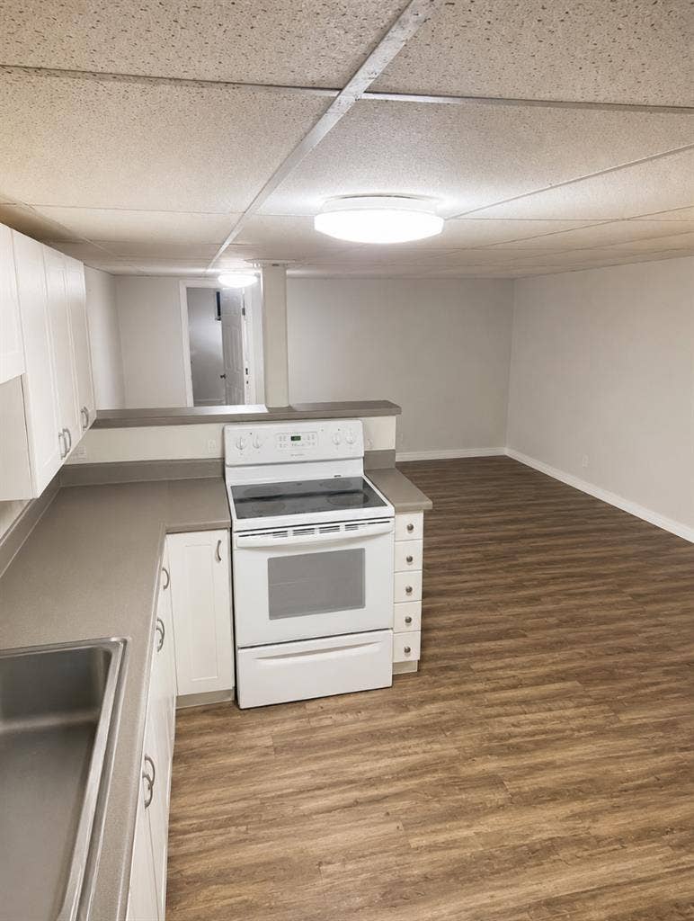 Looking for a roommate male