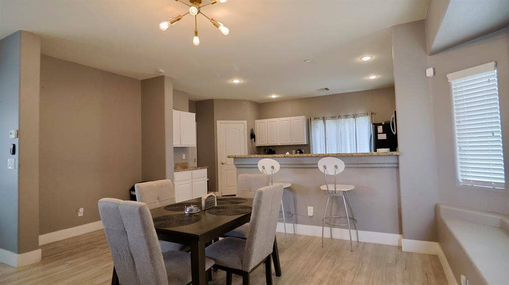 Master Bed/Bath Free 1st Month!