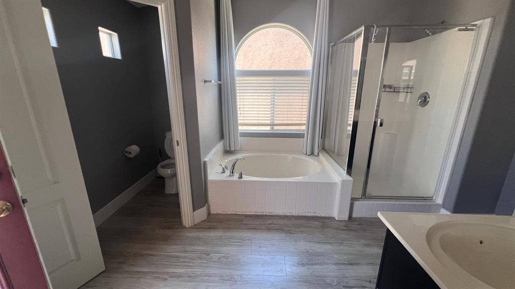 Master Bed/Bath Free 1st Month!