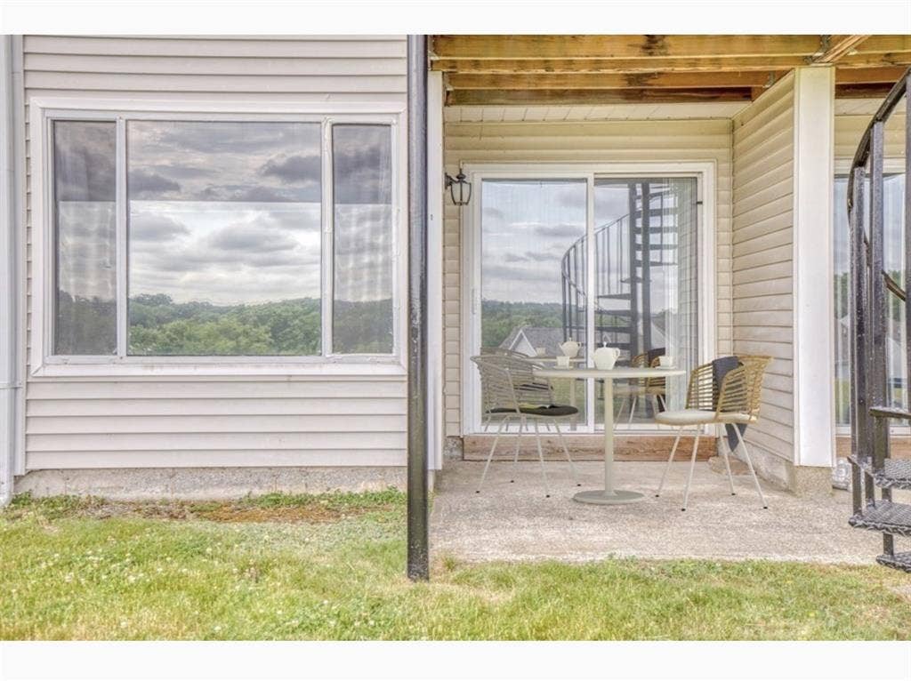 Fully furnished condo available now