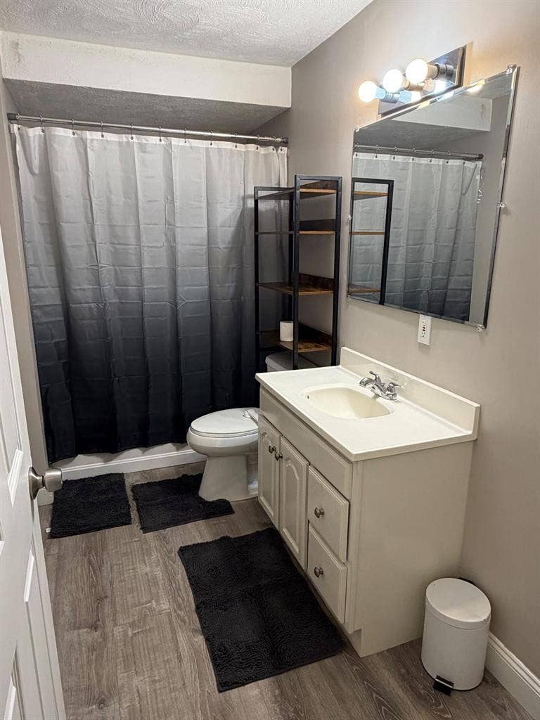 Fully furnished condo available now
