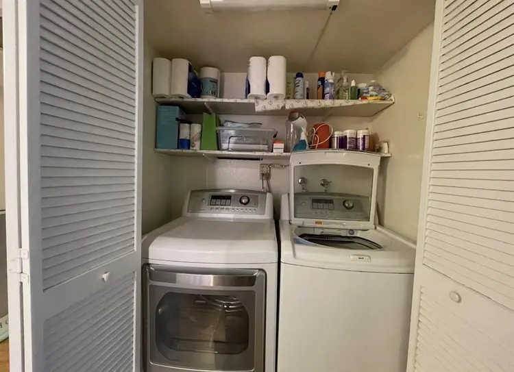 ISO female roomate for MASTER bed