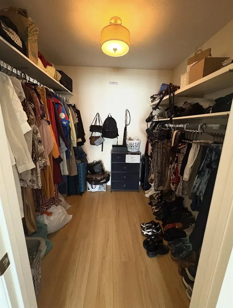 ISO female roomate for MASTER bed
