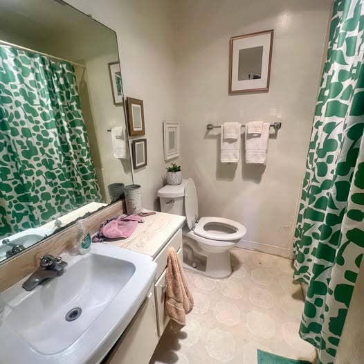 Room and Private Bathroom for rent