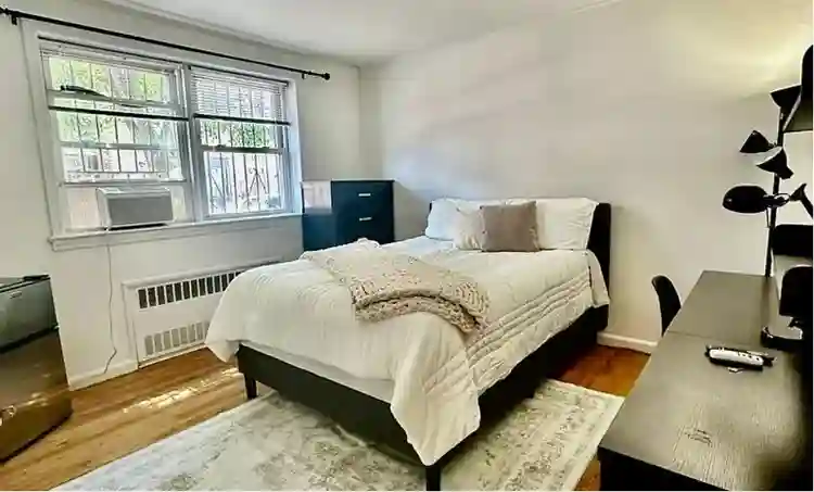 🏡 Room for Rent – Bronx, NY 10458