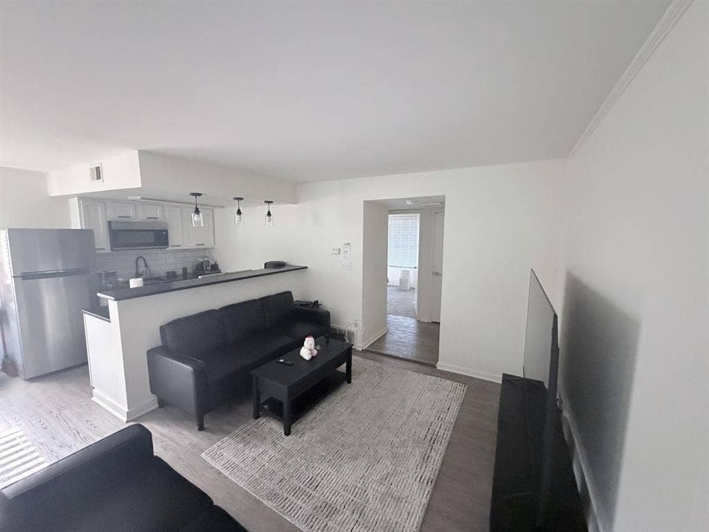 Fully Furnished 1br 1bth