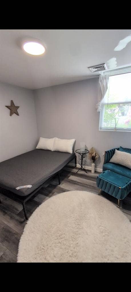 2 Private Rooms for rent in 3 bedrm