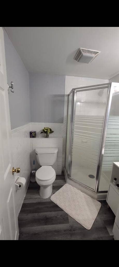 2 Private Rooms for rent in 3 bedrm