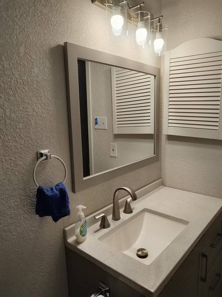 Private cozy room in Carrollton!