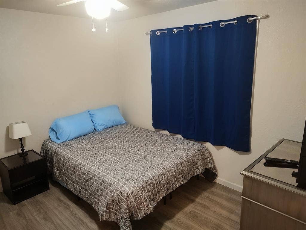 Private cozy room in Carrollton!