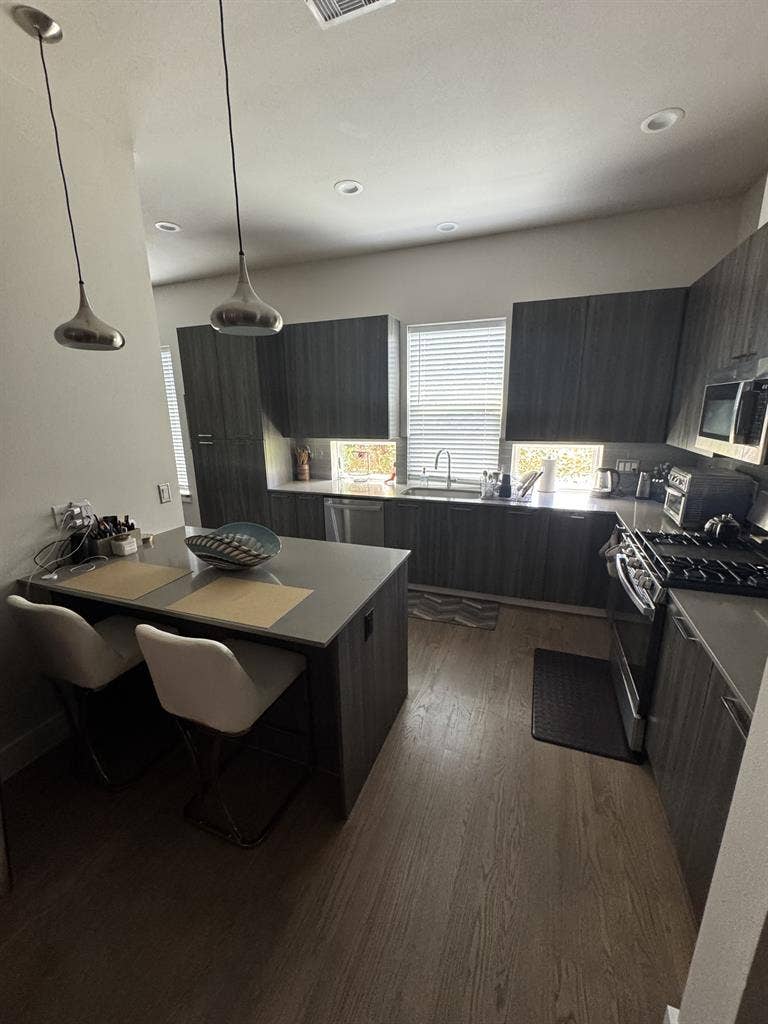 Luxury King Suite/Gated Community
