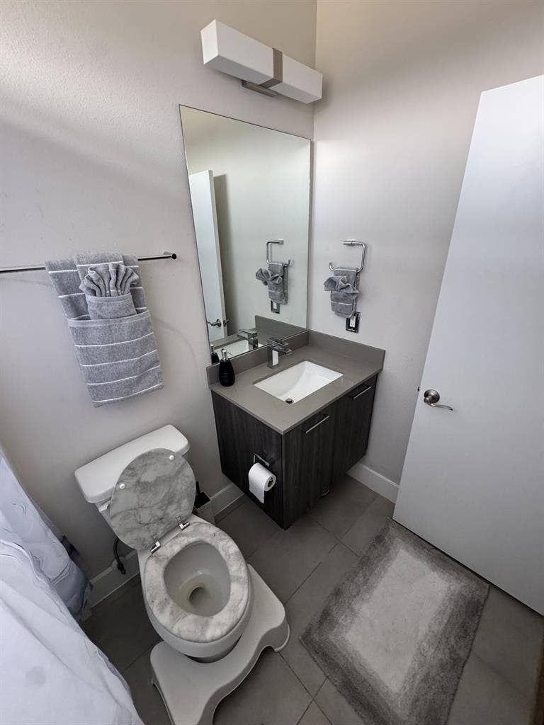 Luxury King Suite/Gated Community