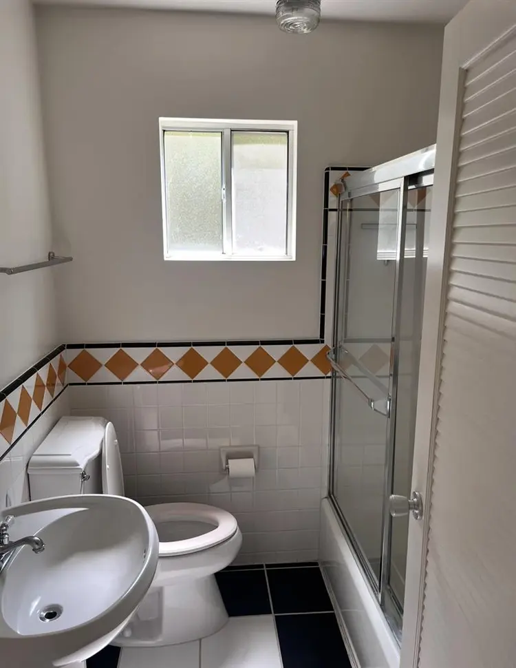 Single room available!