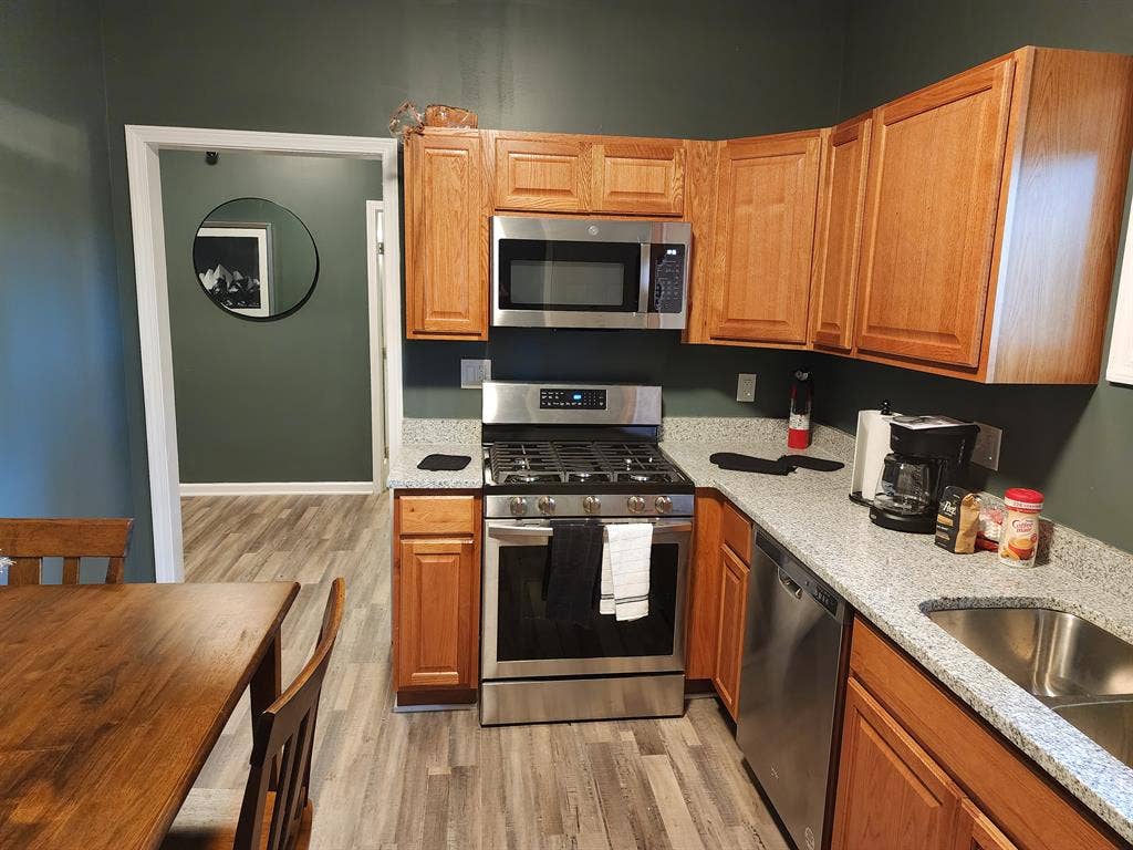 West End! Utilities/Wifi/Park FREE!