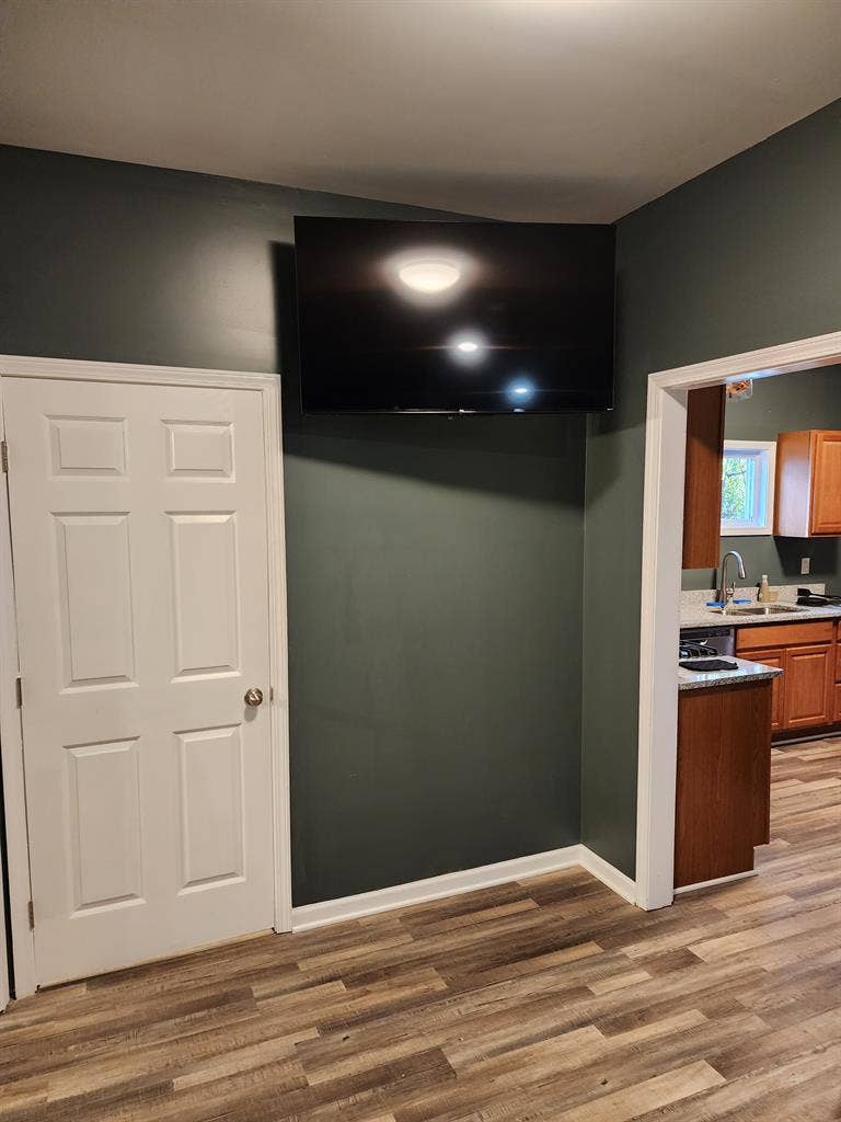 West End! Utilities/Wifi/Park FREE!
