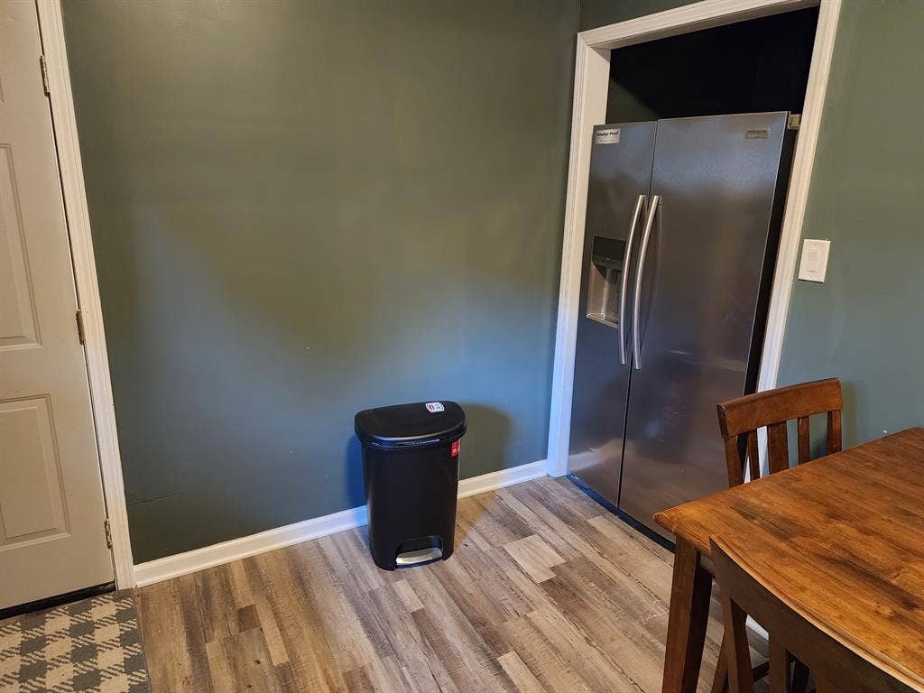 West End! Utilities/Wifi/Park FREE!