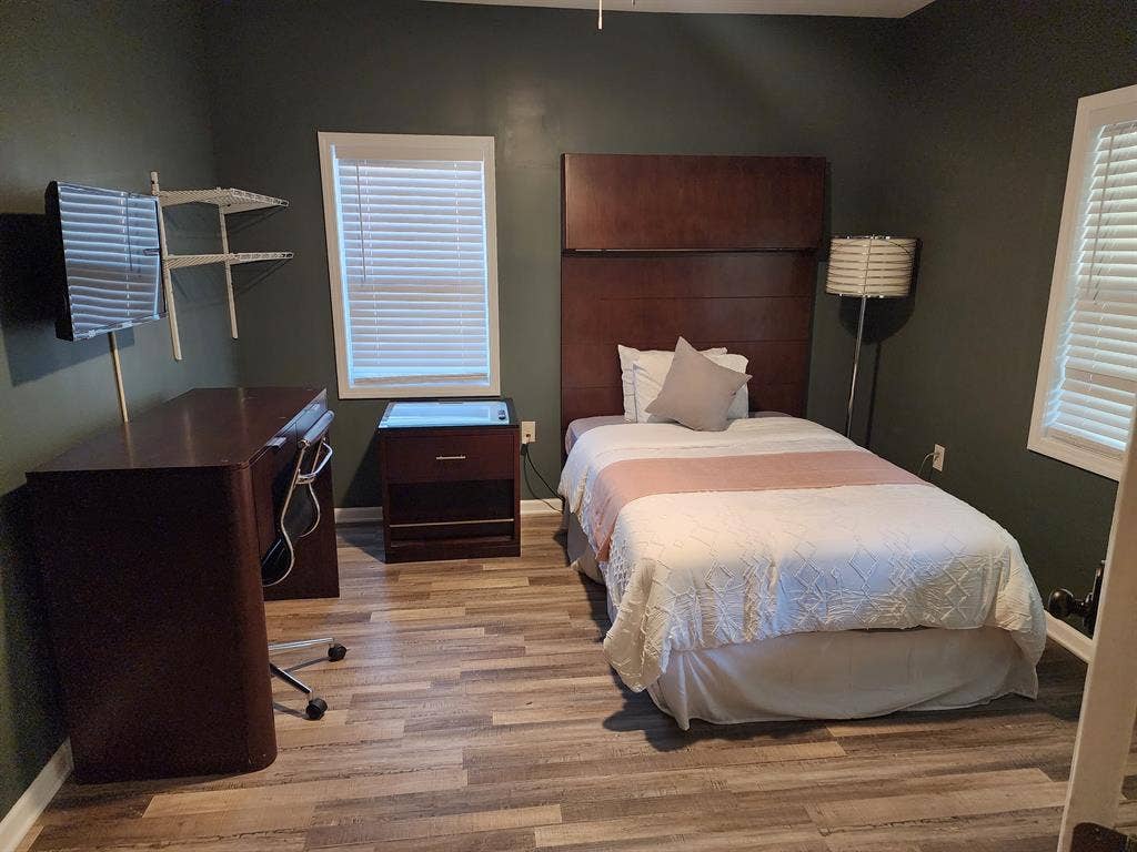 West End! Utilities/Wifi/Park FREE!