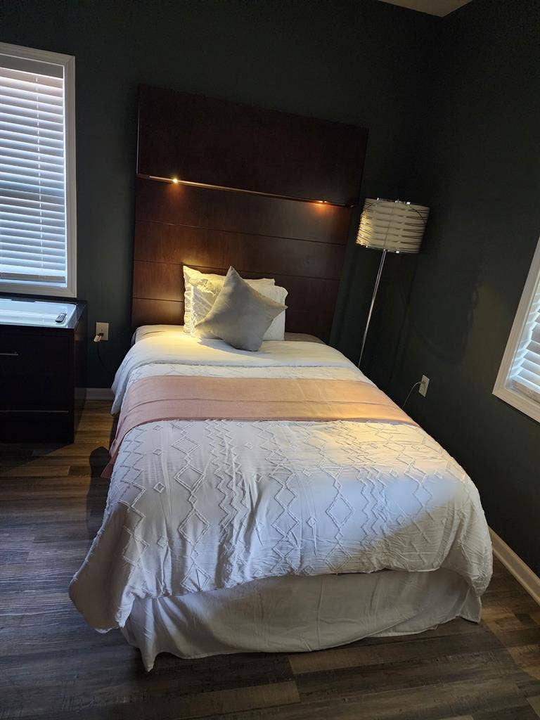 West End! Utilities/Wifi/Park FREE!