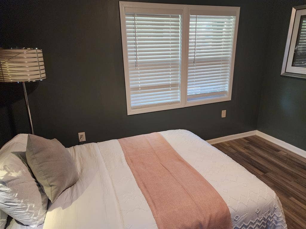West End! Utilities/Wifi/Park FREE!
