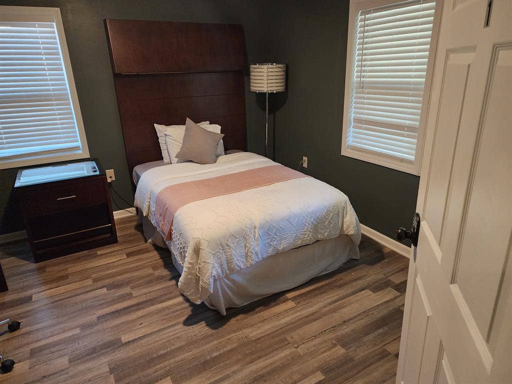 West End! Utilities/Wifi/Park FREE!