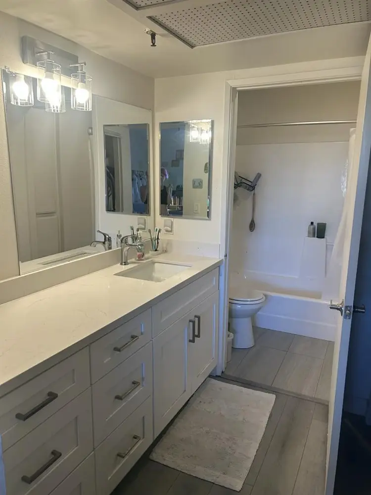 Private room/bathroom/parking