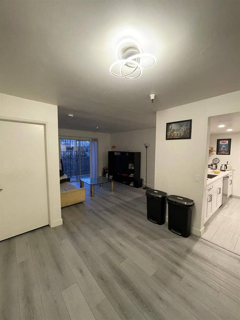 Private room/bathroom/parking
