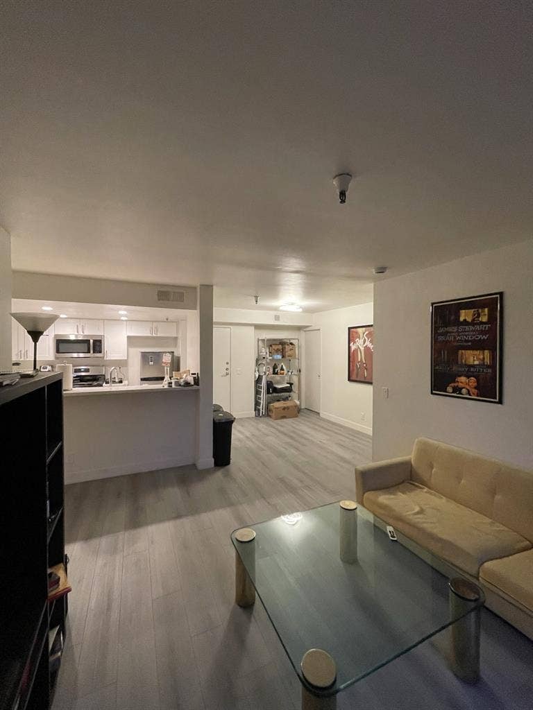 Private room/bathroom/parking