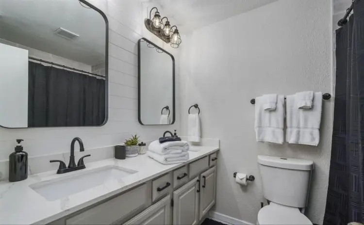 FEMALE ROOMATE WANTED