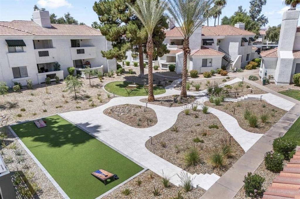 Looking for roommate (roughly $660)