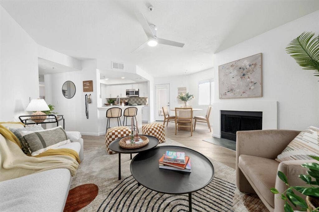 Looking for roommate (roughly $660)
