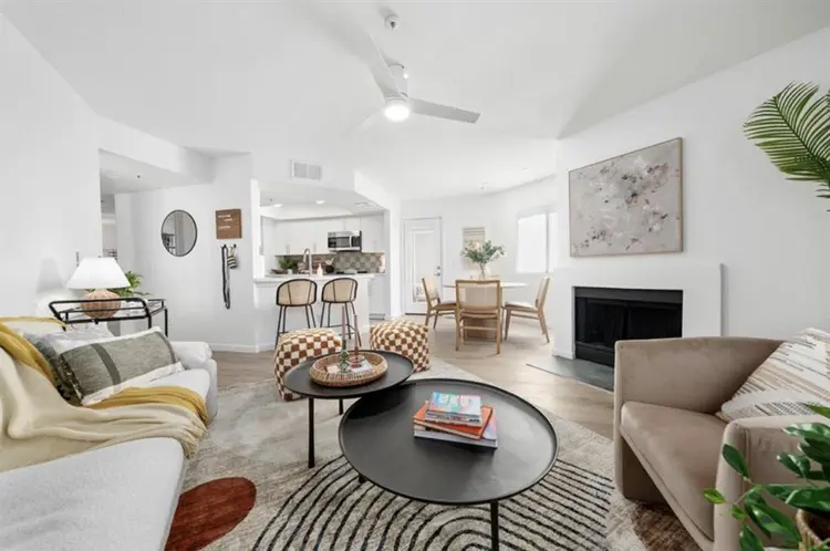 Looking for roommate (roughly $660)