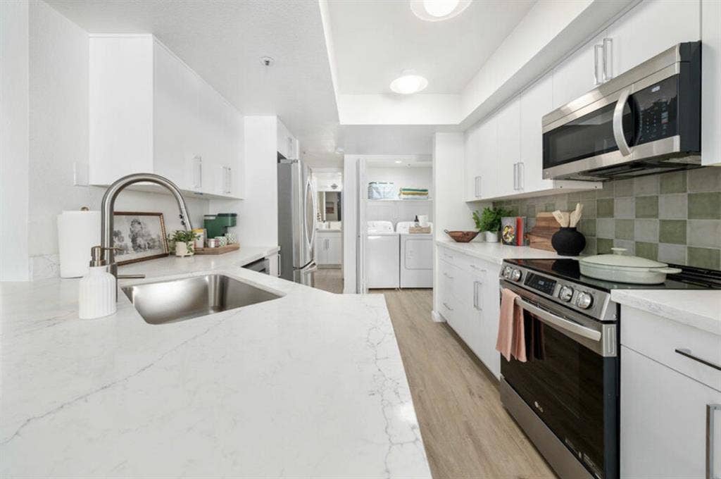 Looking for roommate (roughly $660)