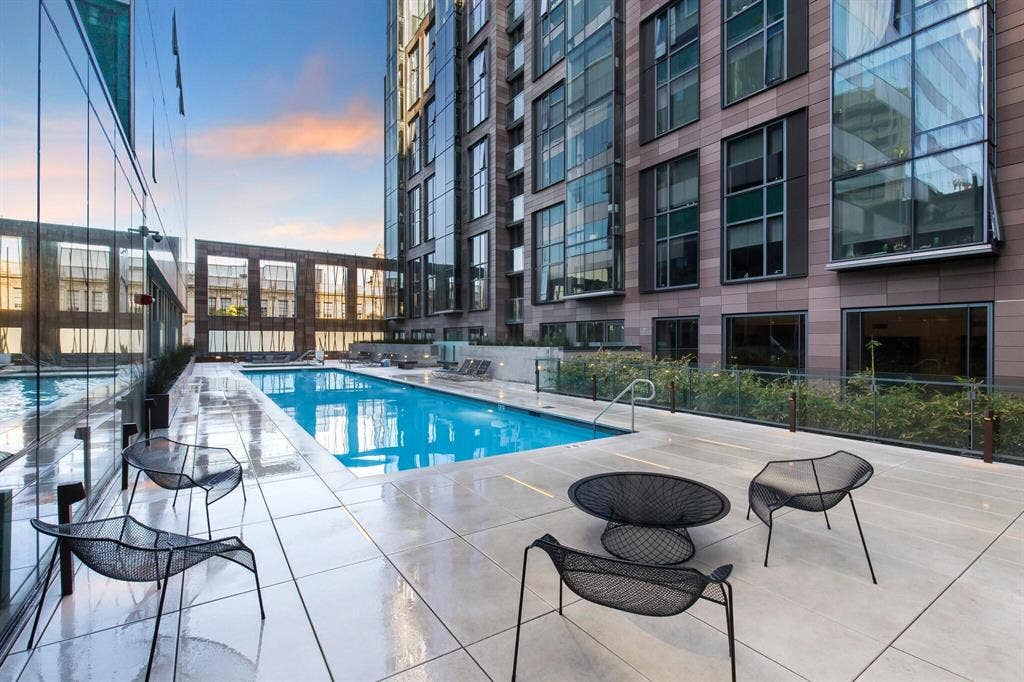 Fully Furnished Luxury 1-Bedroom