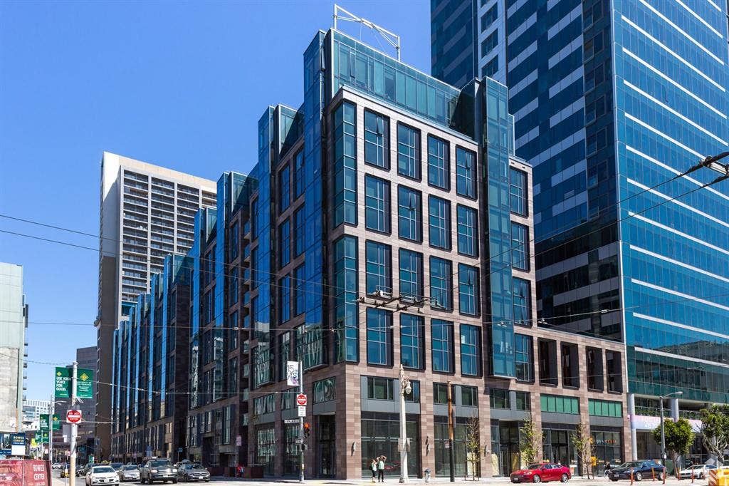 Fully Furnished Luxury 1-Bedroom