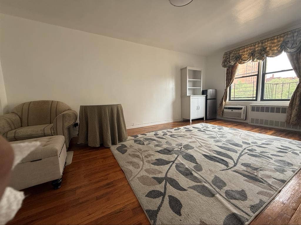 Large Room -Males only