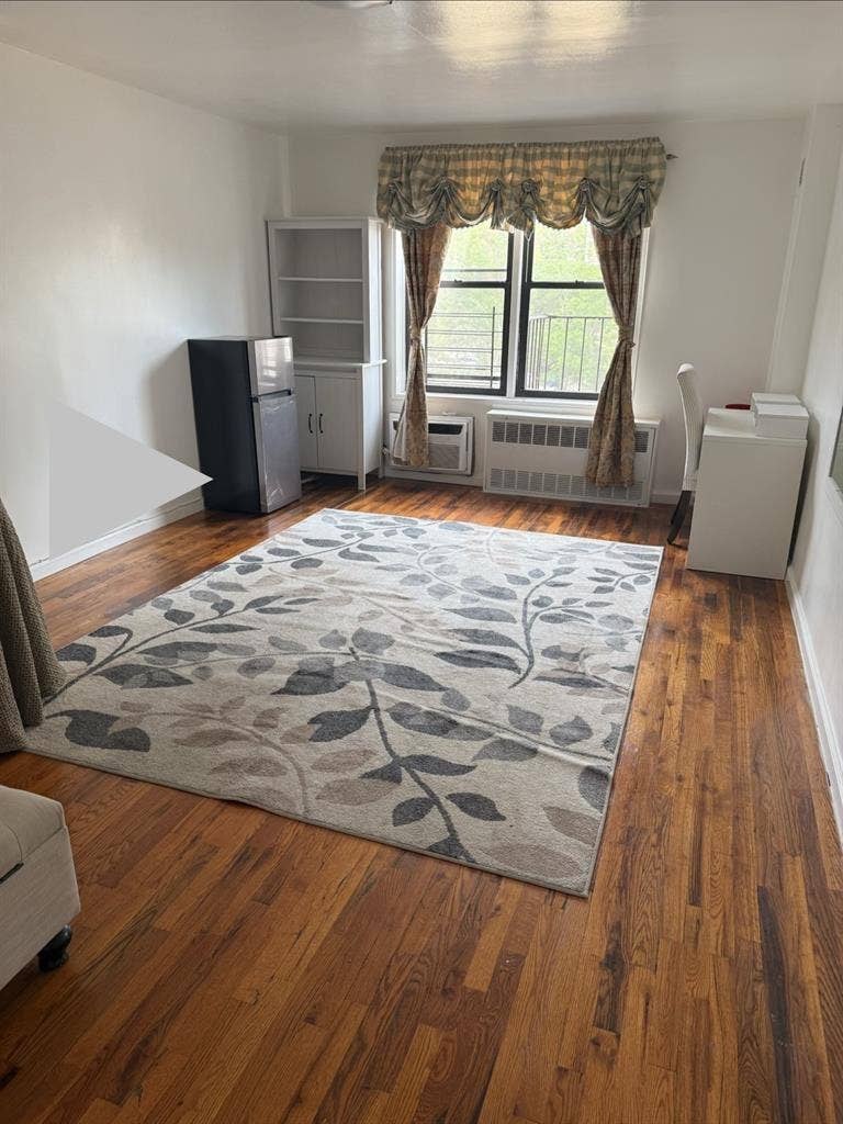 Large Room -Males only
